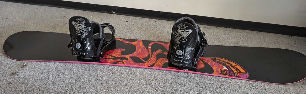 Deska snowboardowa Hammer 148cm + wiązania Roxy