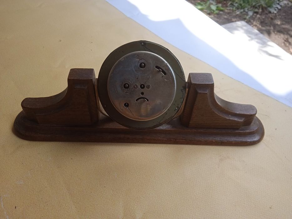 Часы-подставка,из дерева.