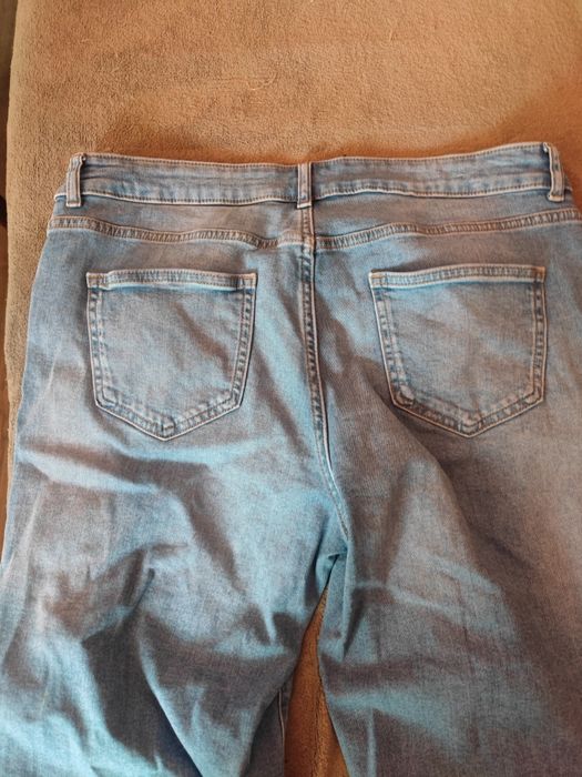 Продам джинсовые шорты