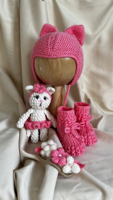 Zestaw dla niemowląt czapka botki maskotka opaska