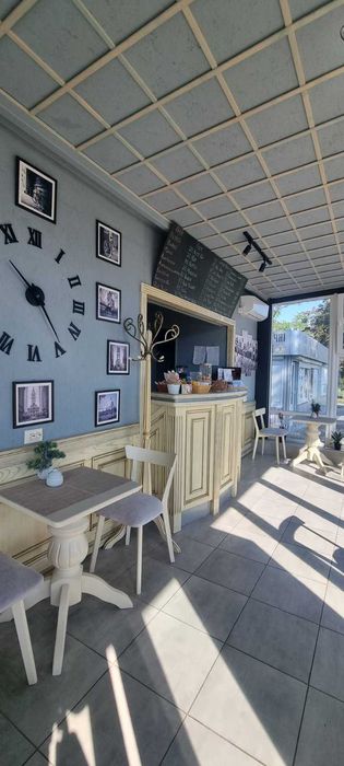 Продаються комерційні приміщення.