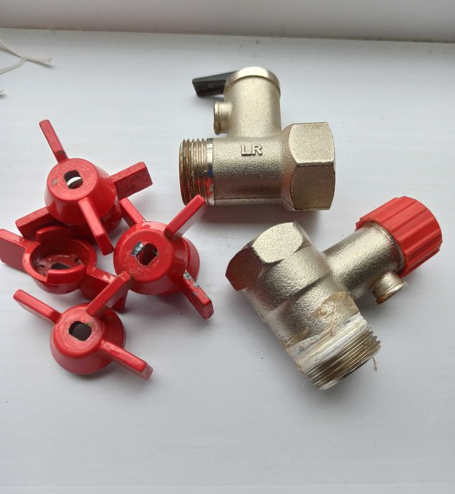 Счётчик горячей воды и предохранительные клапаны