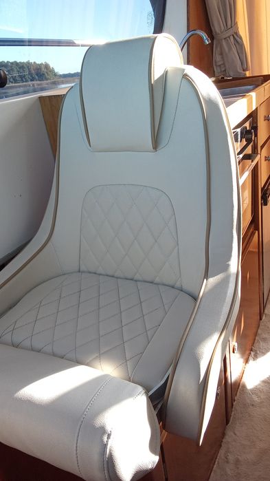 Jacht motorowy, łódź motorowa, piękny Cruiser diesel