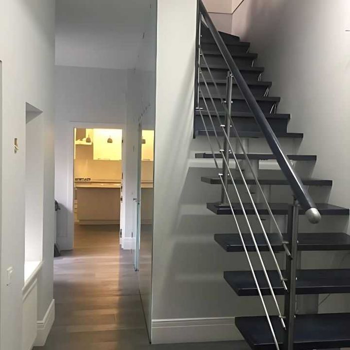 Продається 4-кімнатна квартира в центрі