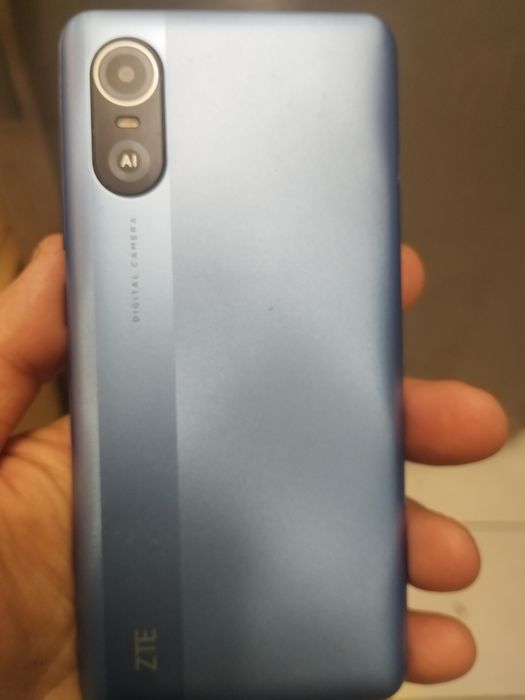 Мобильный телефон ZTE памяти 32 Гб  в рабочем состоянии