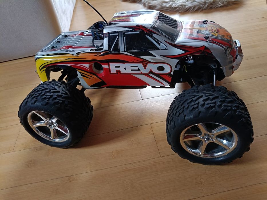 Traxxas revo nitro 3.3, 2.5r auto spalinowe