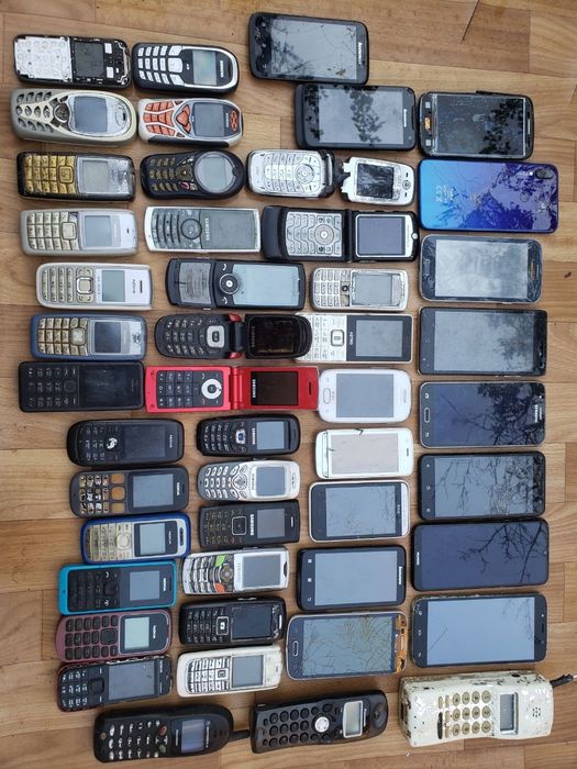 Телефони та чохли