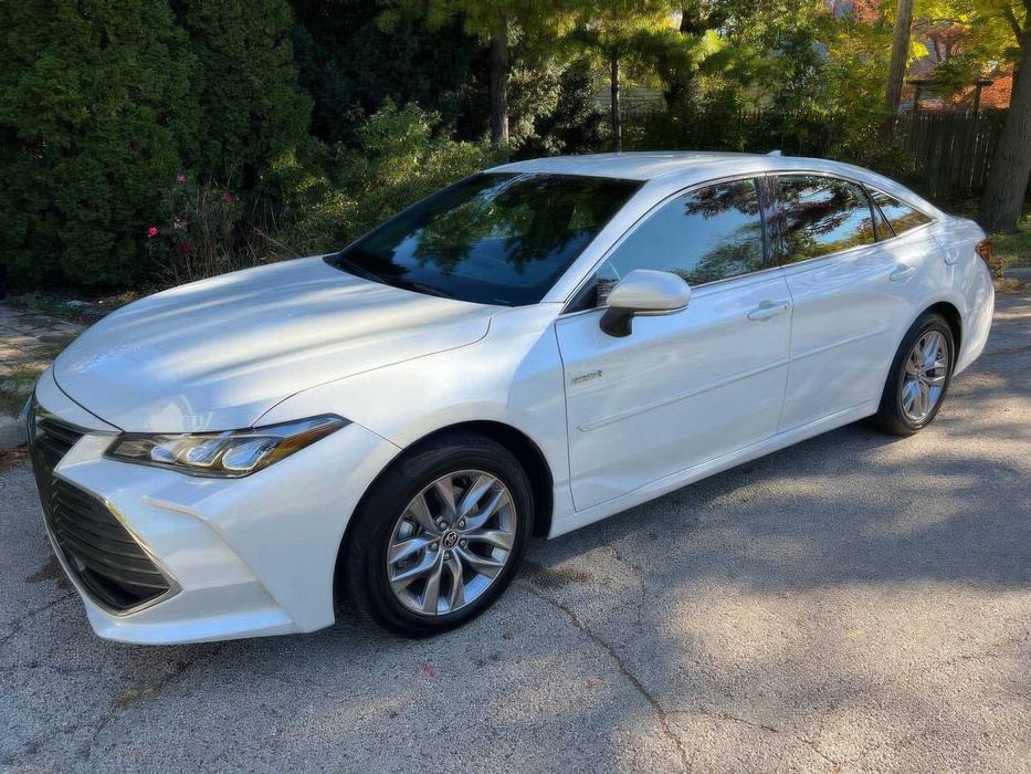 Toyota Avalon Hybrid XLE      2021