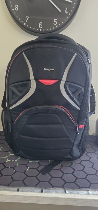 Mochila Gaming Targus Strike 17.3" – Preto/Vermelho
