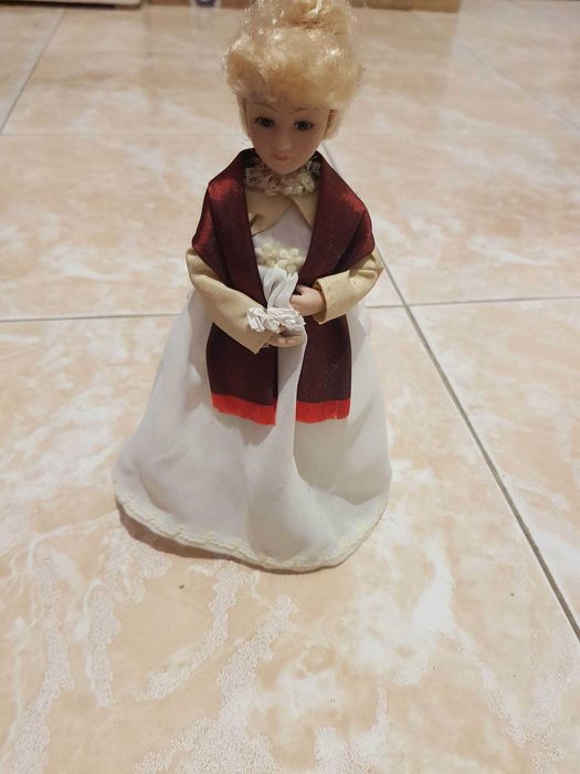 Dama de época em porcelana Daisy Miller