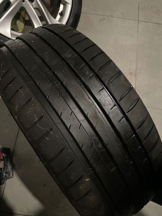 Jantes Mercedes com pneu em bom estado