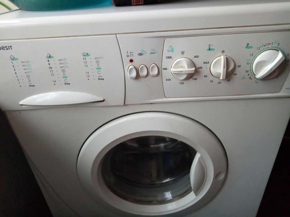 Стиральная машина Indesit узкая на 5кг под ремонт или на з/ч