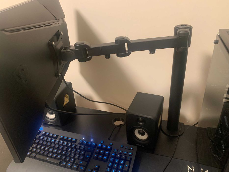 Gotowy zestaw do grania (PC, monitor, uchwyt, mysz, klawiatura)