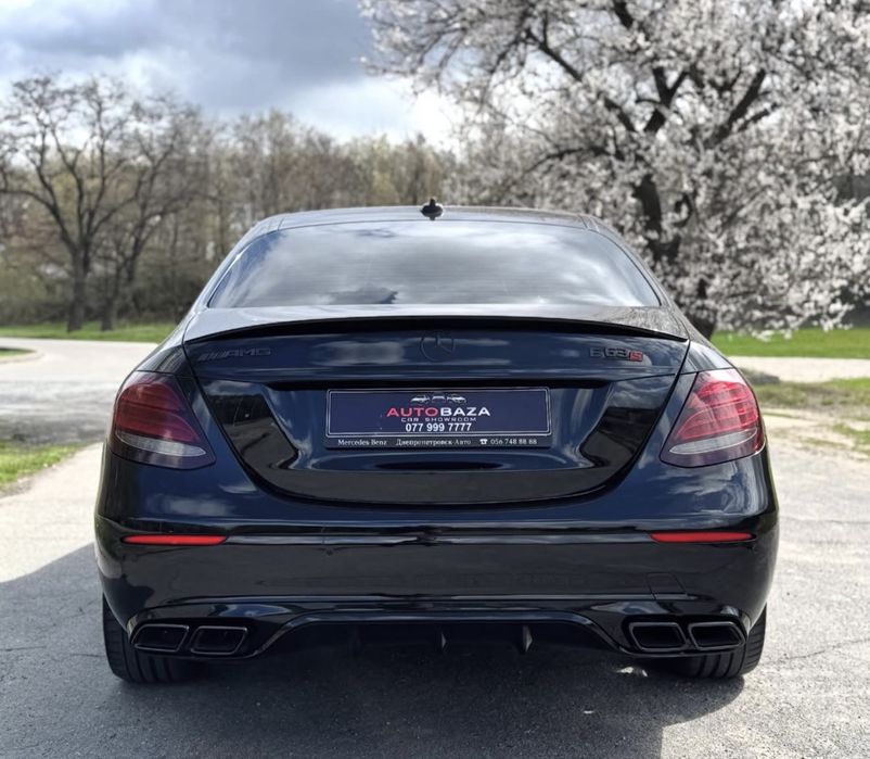 Mercedes e klasse w213 2016 год переодет в 63S обмен на крузак или Lx 570