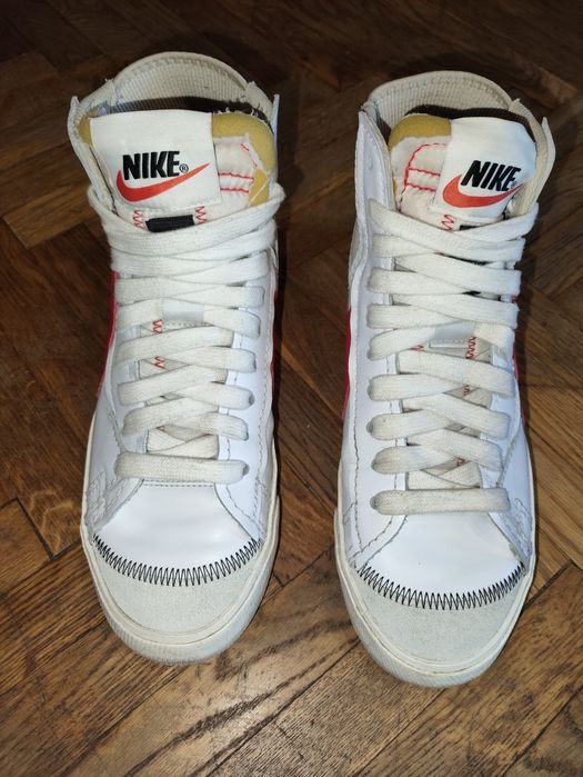 Кроссовки фирмы Nike
