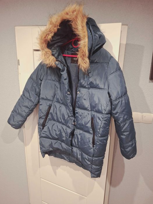 Niebieska kurtka zimowa pikowana dluzszy tyl