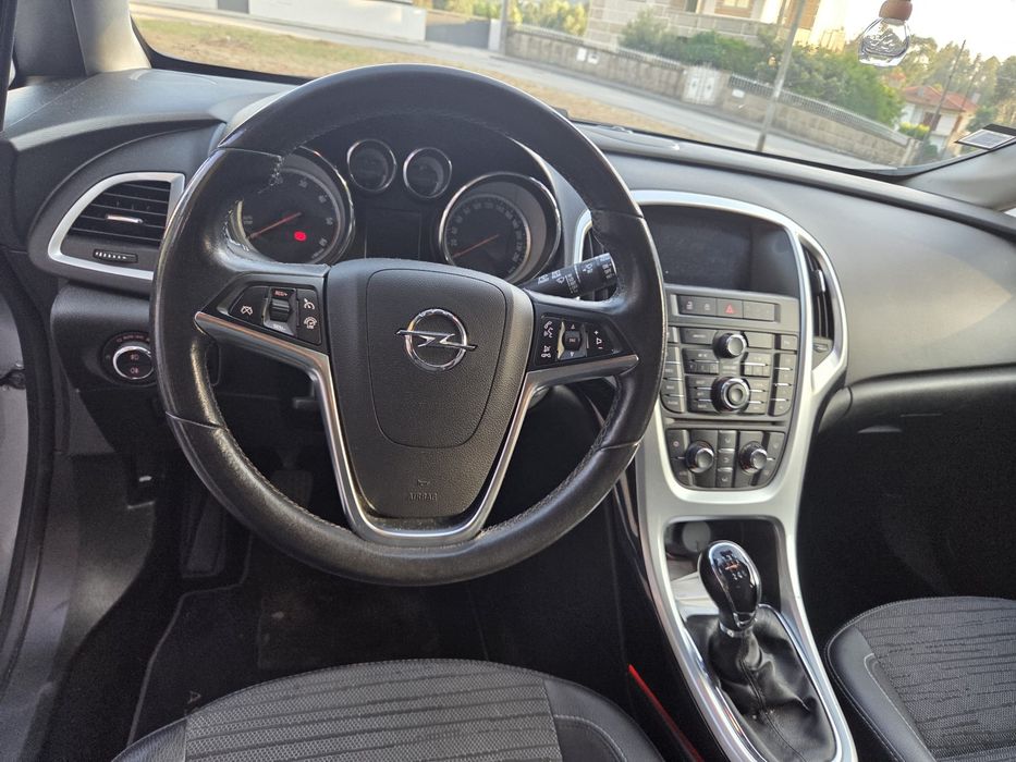 Opel Astra Sports Tourer 1.6 cdti (2015) - excelente estado (abaixo de 200mil km)