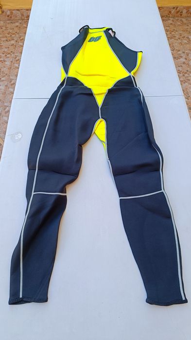 Fato de mulher para mota água