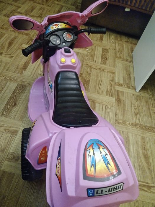 Motorek na akumulator