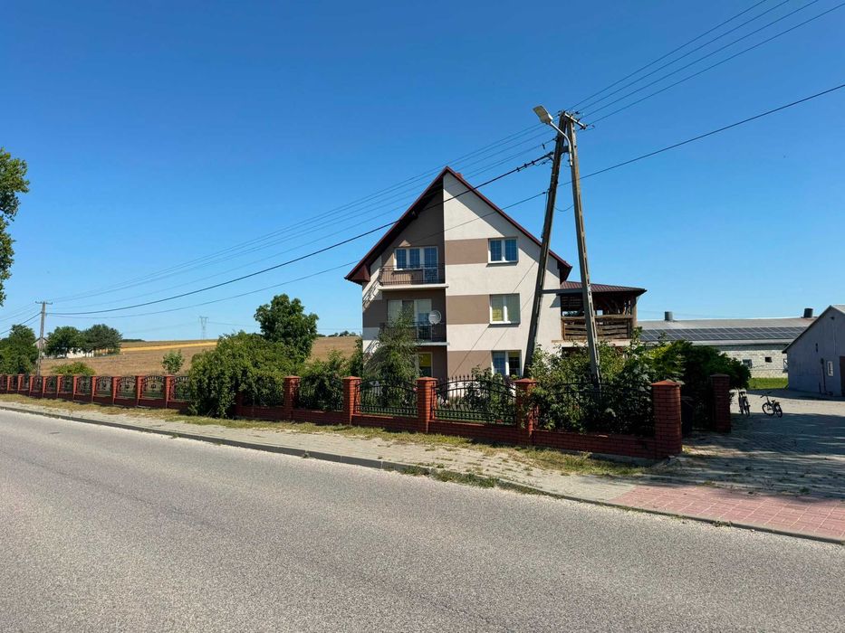 Gospodarstwo rolne - dom 250m2, dwie chlewnie po 800 m2 (1500 tuczników), garaż 300 m2
