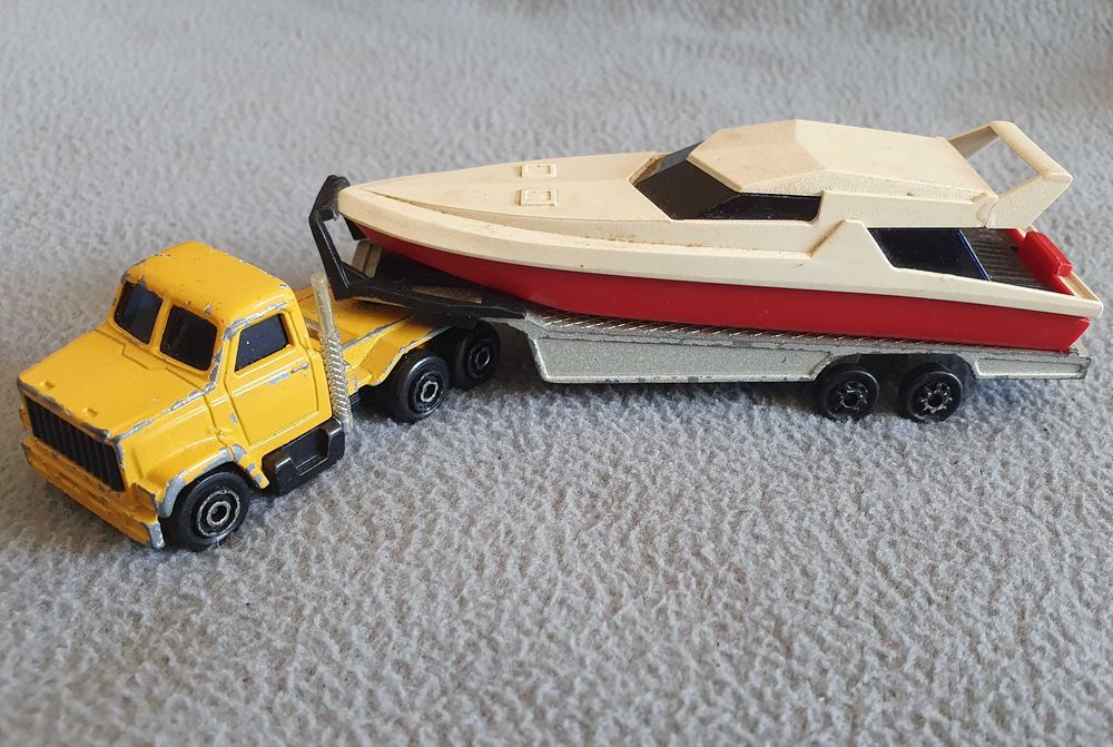 Majorette: Shell Yachting Neoplan Circus Toyota Land Rover Submarine