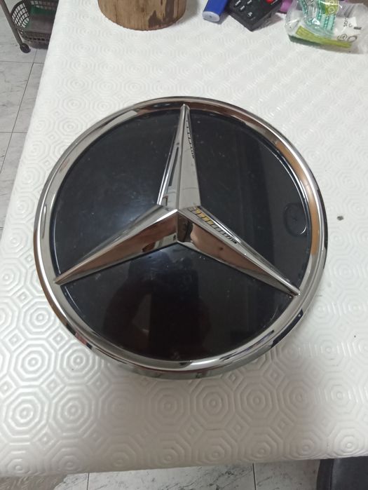 Sensor radar Mercedes com respetivo símbolo.