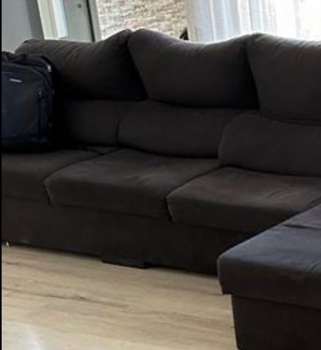 Sofá espaçoso e confortável