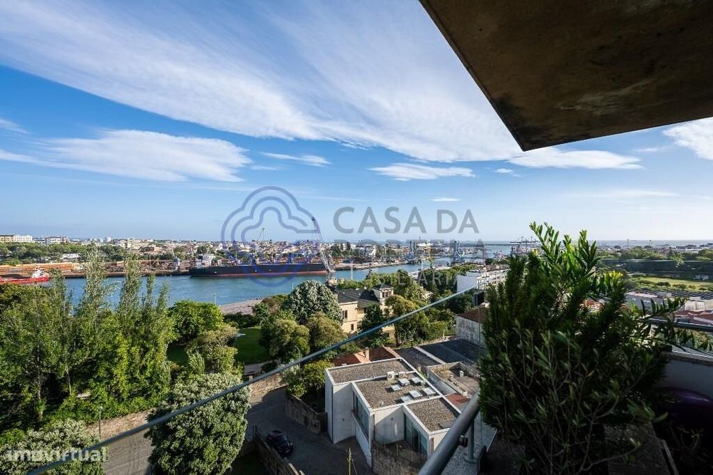 Apartamento T2 com Varanda | Vista Mar e Rio | Condomínio com Piscina