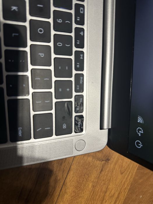 Laptop huawei matebook D