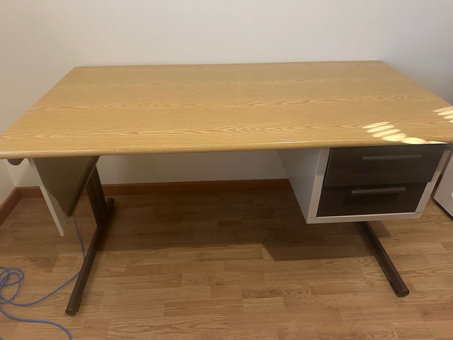 Secretaria c/ duas gavetas