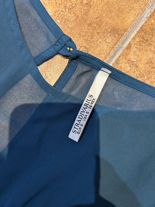 Niebieska sukienka stradivarius z ćwiekami 36