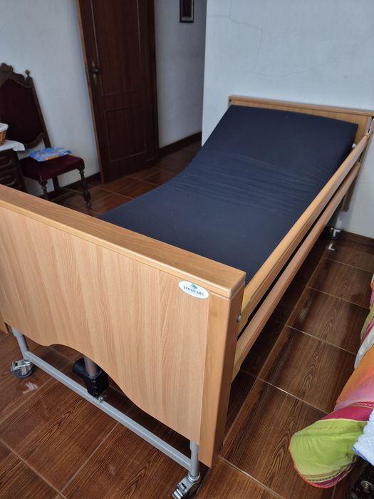 Cama articulada eléctrica com colchão ortopédico, como nova