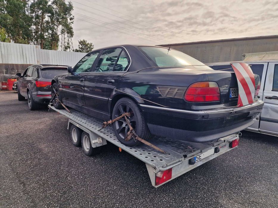 Serviço de reboque automóveis motas barcos Caravanas