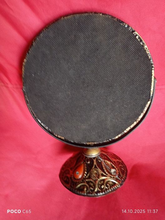 Винтажное зеркало ручной работы.