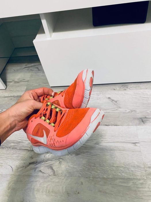 Różowe buty 36 Nike run free 5.0