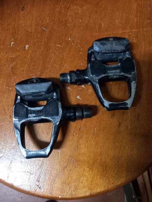 Pedais de estrada Shimano r520