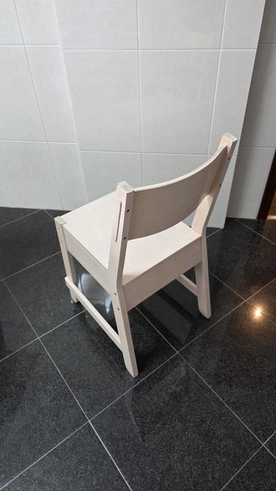 Conjunto de 4 cadeiras IKEA em madeira maciça – bom estado