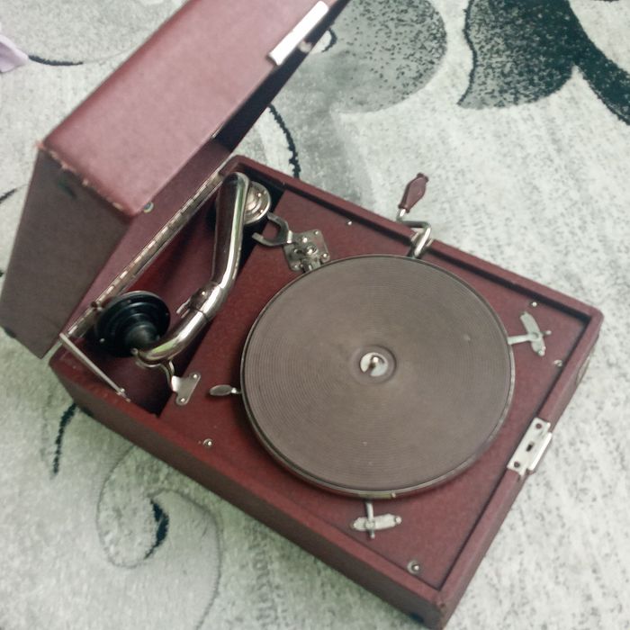 Патефон Дружба полностью рабочий в оригинале