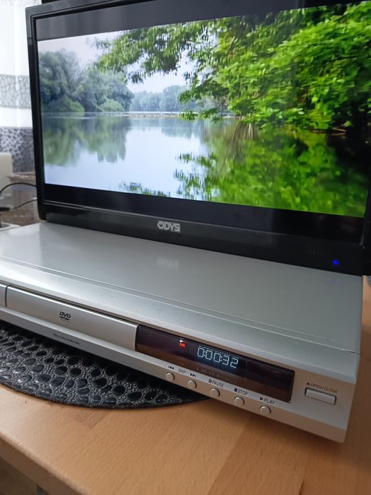 Odtwarzacz DVD Toshiba z pilotem