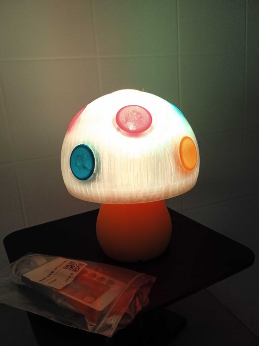 Luminária cogumelo bateria 16 cores com cabo USB e comando