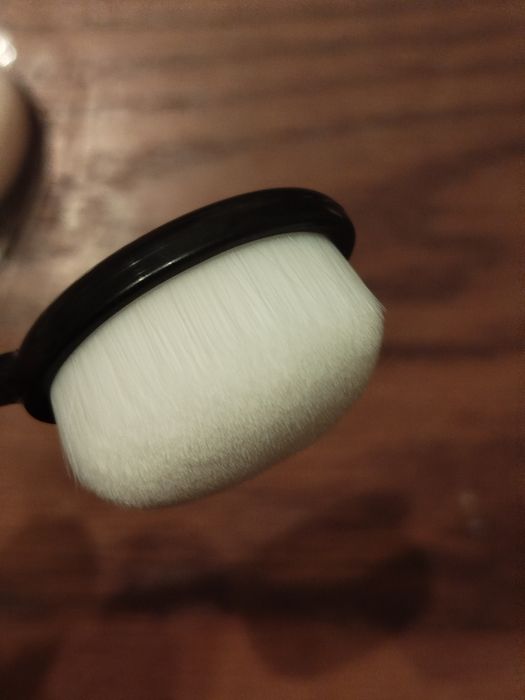 Zestaw dwóch nowych szczoteczek kosmetycznych