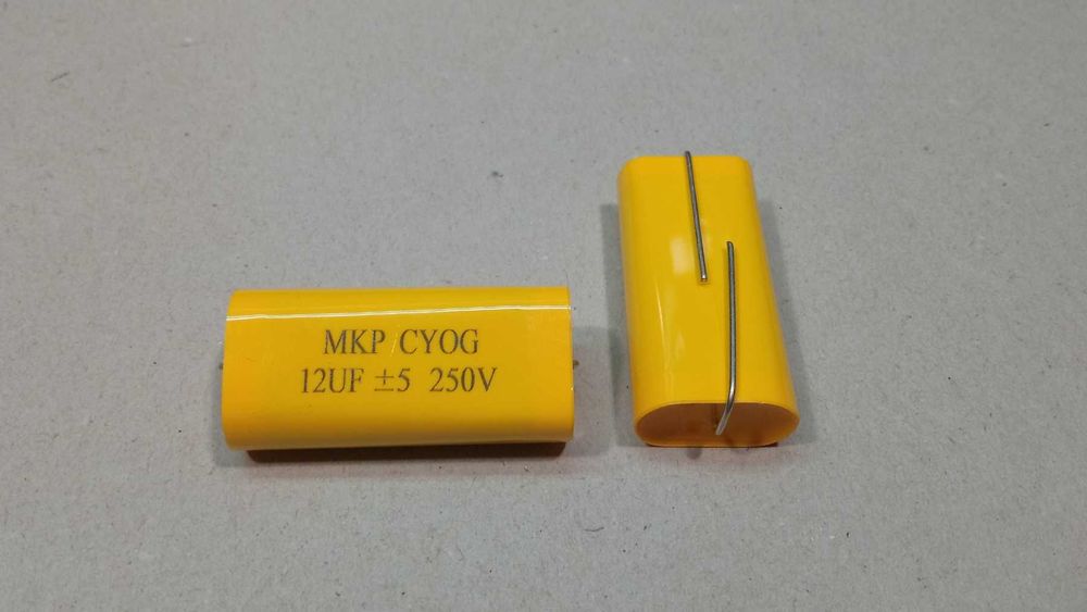 Конденсатор поліпропіленовий аксіальний 2,2-33 мкФ/250 В.