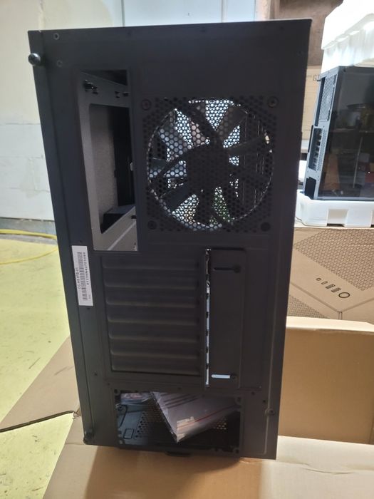 NZXT czarna obudowa