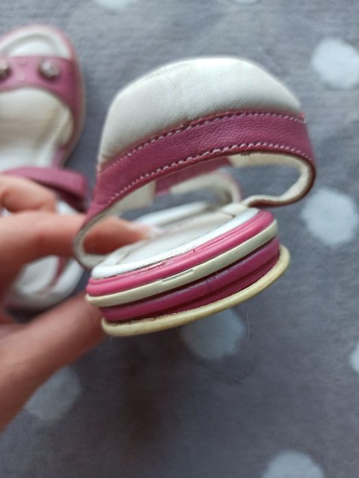 Skórzane sandałki dla dziewczynki Lasocki Kids