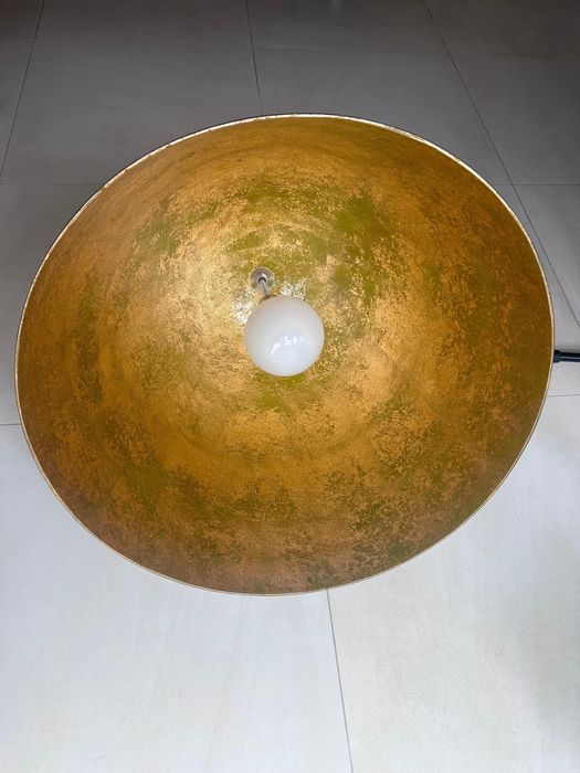 Candeeiro de teto peto e dourado