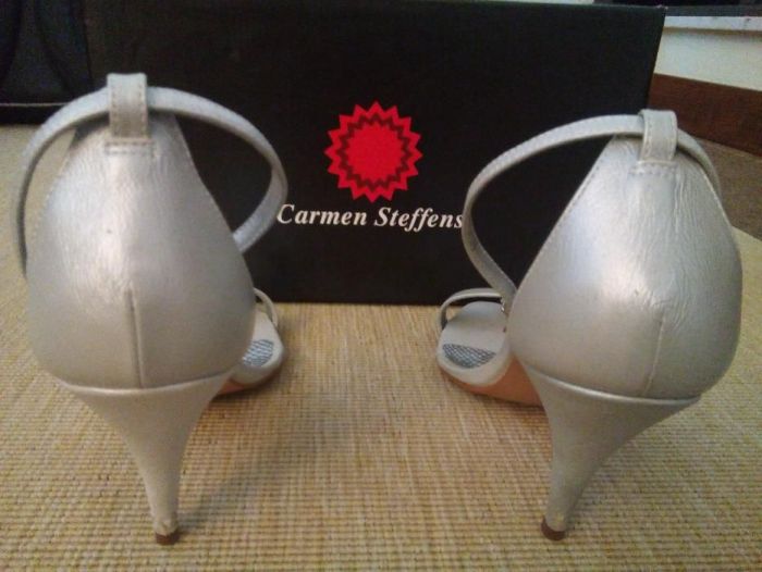 Sandálias Carmen Steffens cor prata como novas