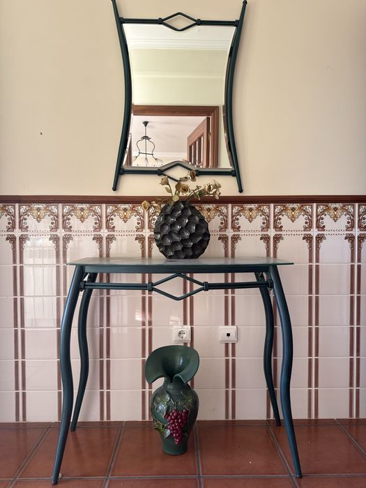 Consola com espelho em ferro forjado e vidro temperado