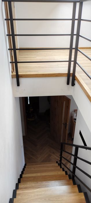 schody dębowe na beton