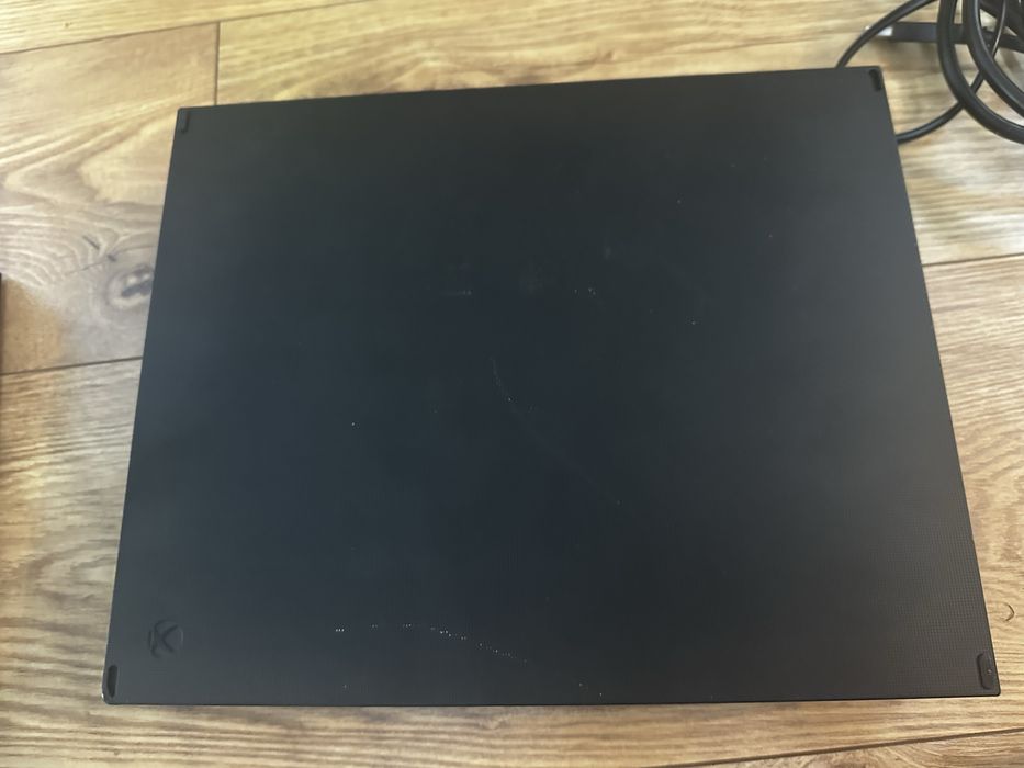 Xbox One X 1TB + 2 pady + kinect komplet #2