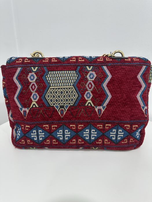 Mala de senhora, em bom estado.